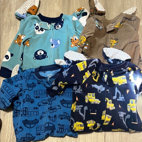 2/$20 Set of 4 Baby Onesies with Fun Prints - Picture 1 of 1